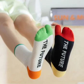 Комплект из 3 предметов, Модные Новые Летние носки с разрезным носком, красочные корейские спортивные хлопчатобумажные женские носки с забавными буквами и вставками для пальцев ног